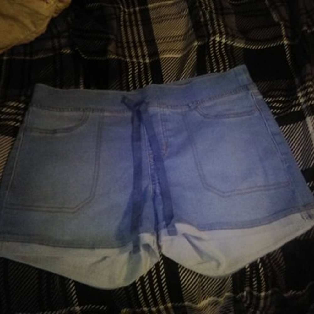 L.E.I strecth shorts